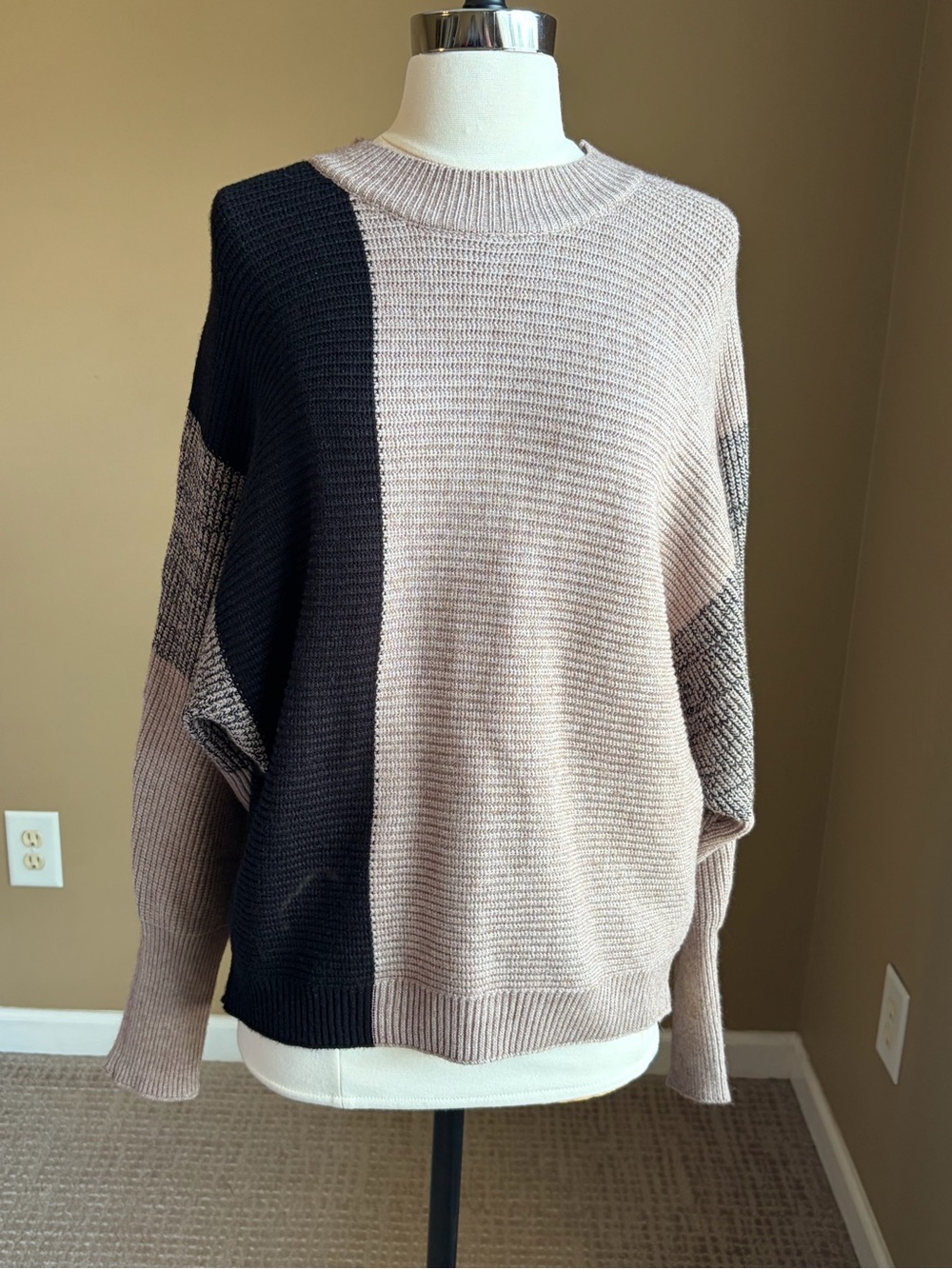Belldini Colorblock Crewneck Sweater in Black/Beige, XL, Minimalist Academia